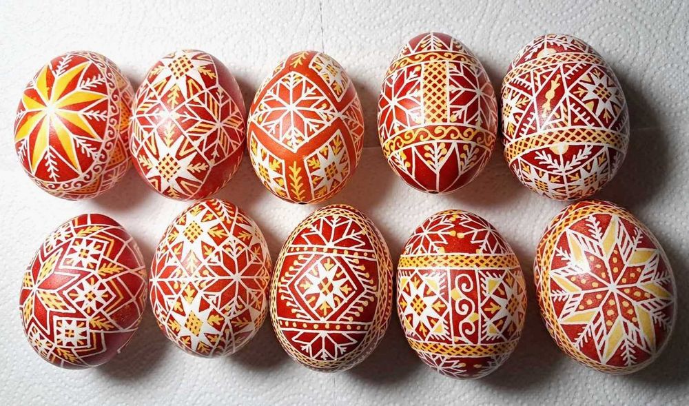 Писанка традиційна на стрічці (писанки на видутому курячому яйці)