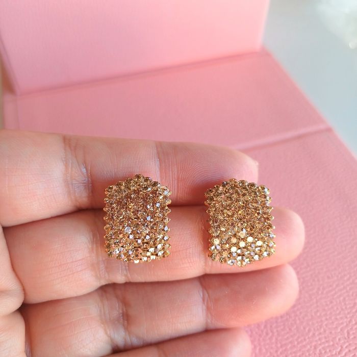 Brinco elegante topázio Swarovski banhado a ouro