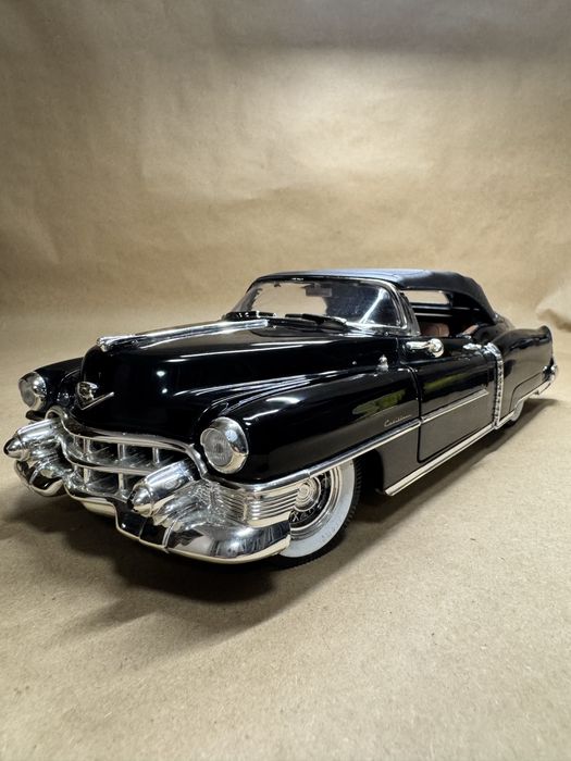 Cadillac Eldorado 1953 модел 1:18
