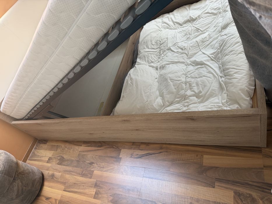 Łóżko 140/200 piekne drewno z materacem