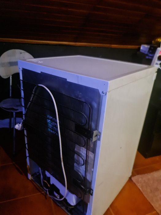 Frigorífico pequeno em Bom estado