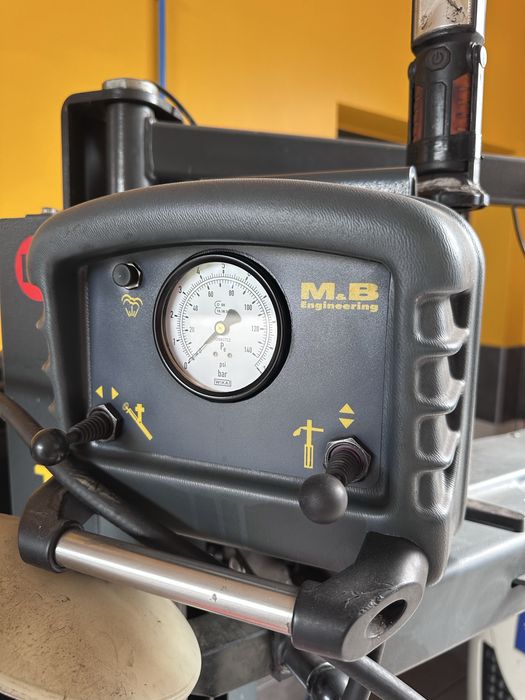 Montażownica bezłyżkowa  do opon M&B TC555 LL