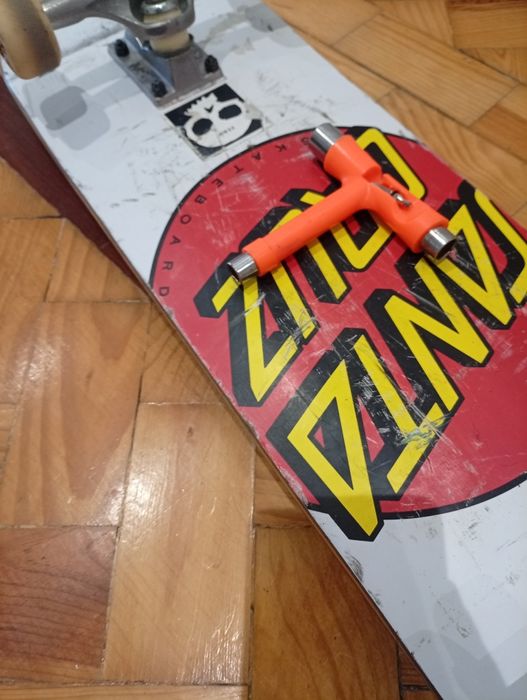 Skate profissional da Santa Cruz