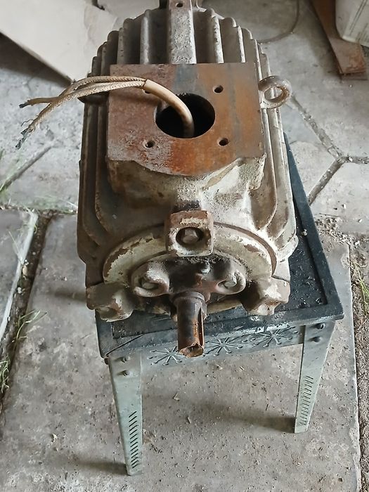 Електродвигун 3.0кВт×2820об/хв.Стан відмінний .вал 24мм.паз під шпонку