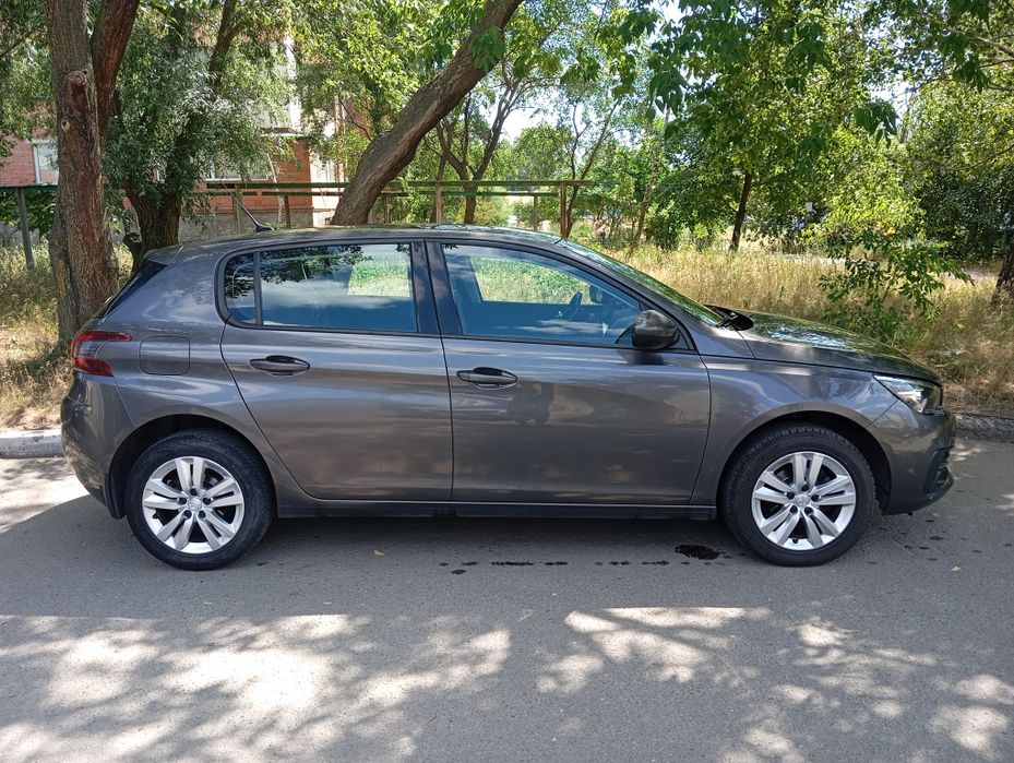 Автомобіль Пежо 308
