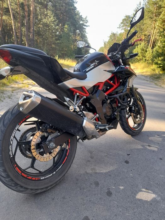 Продам Kawasaki z250sl 2018