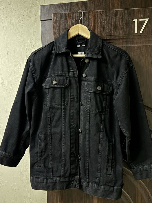 Черная джинсовка