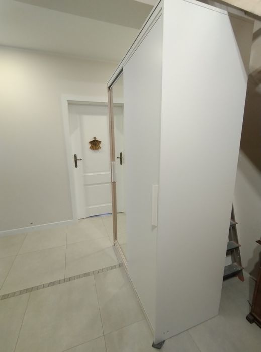 Szafa Ikea biała przesuwne drzwi