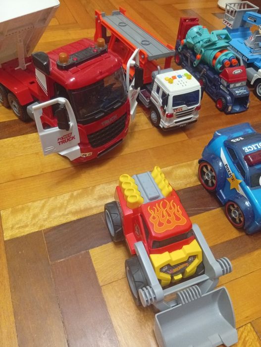 Машинки різні дитячі