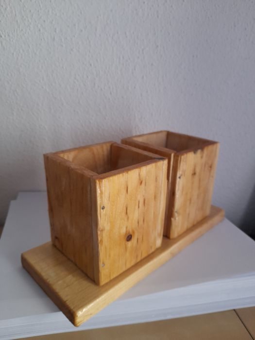 Suporte para canetas em madeira