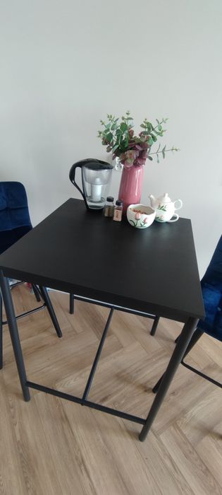 Komplet stół i krzesła barowe jak nowe