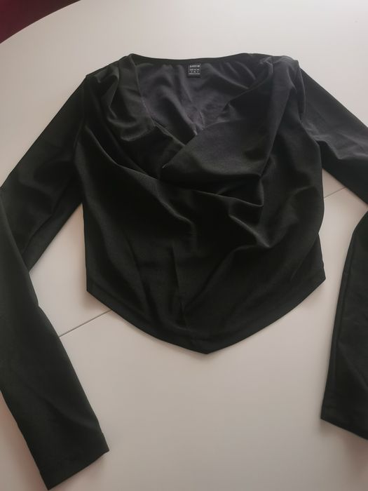 Shein nowa czarna koszulka  pomarszczony dekolt S
