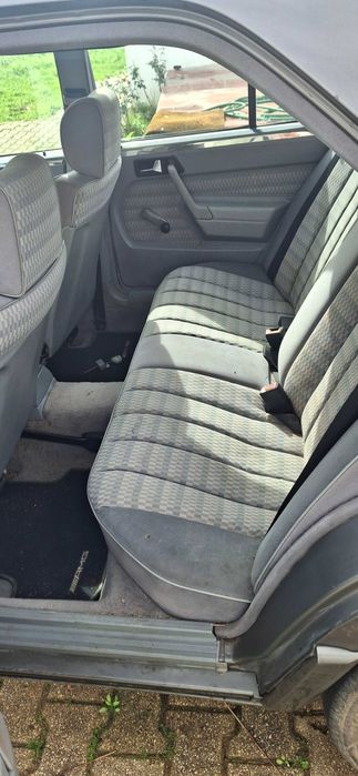 Selling Mercedes 2.5 190d