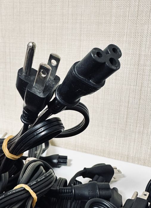 Орігінальний кабель живлення для ноутбука на 220V