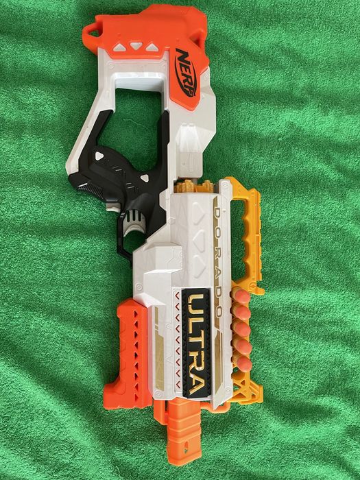 nerf ultra dorado