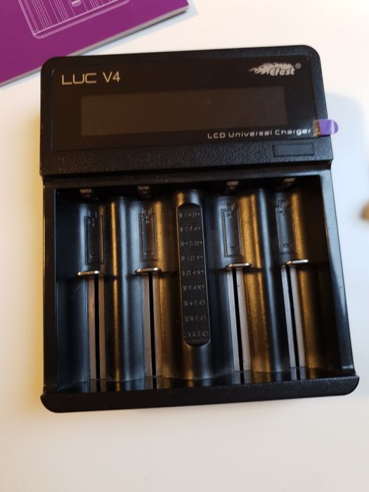 Wielofunkcyjna ładowara Efest LUC V4  LCD