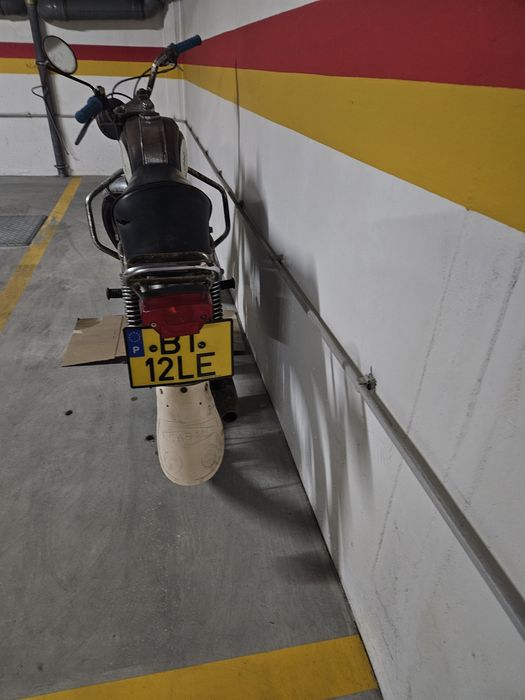 Motorizada antiga Casal