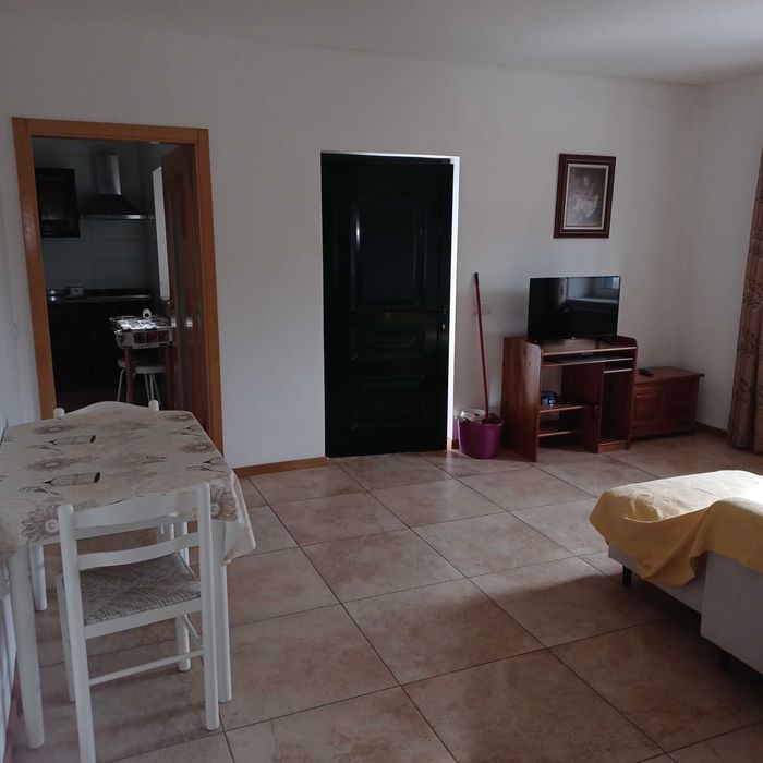Quarto próximo da faculdade de desporto de Coimbra. Single ou duplo.