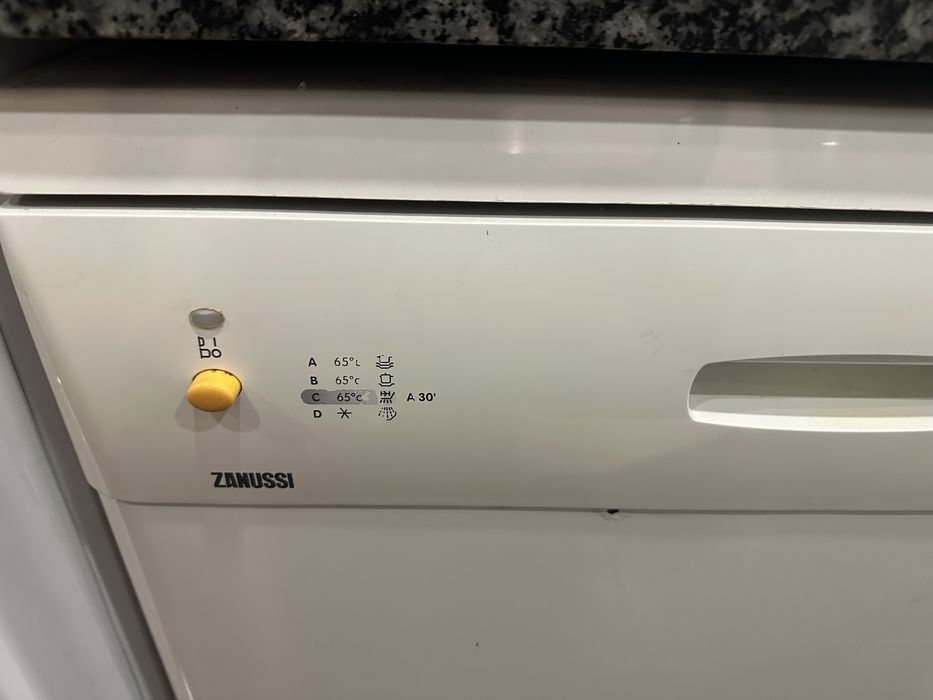 Máquina de lavar loiça Zanussi
