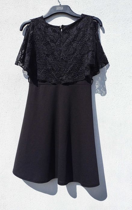Милое чёрное платье с гипюром Tu размер S