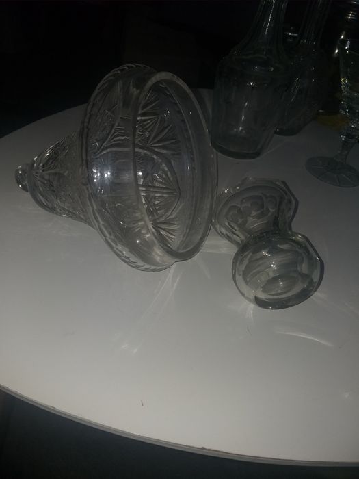 Stare przedwojenne przedmioty ze szkła i z PRL