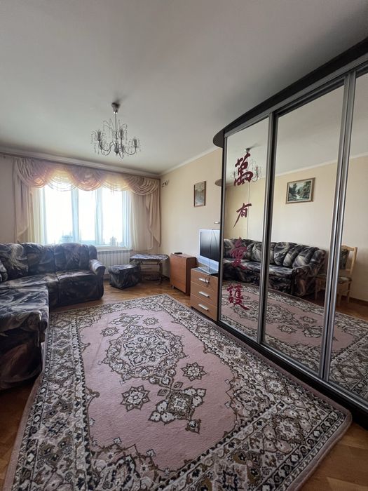 Бажана, метро Харківька