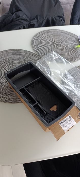 Пежо Ситроен Бардачок в подлокотник полка для peugeot 5008 3008 17- 18