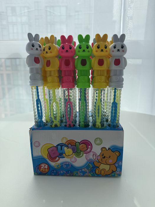 Мильні бульбашки зайчики