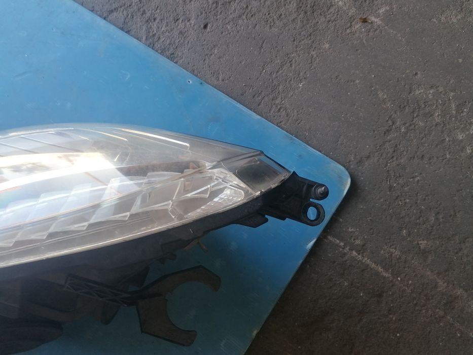 Ópticas ou faróis Citroën c4 picasso 2010 a 2012