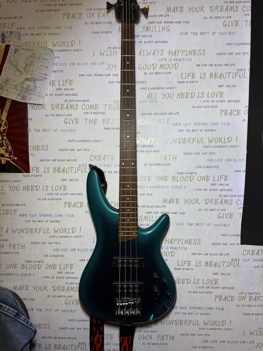Продам бас- гітару Ibanez