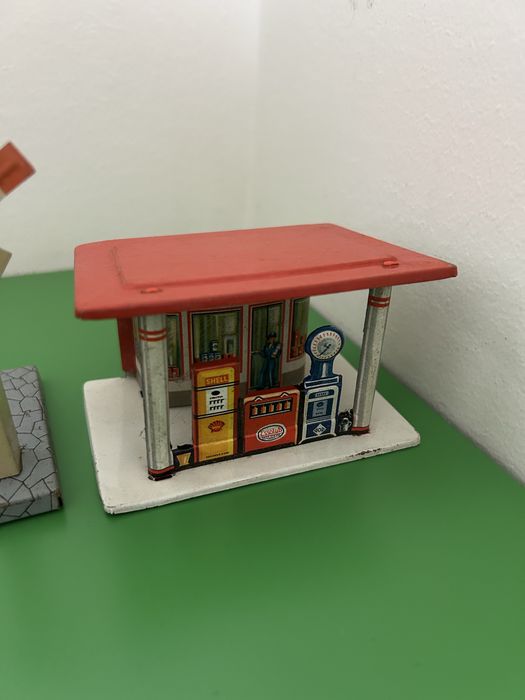 Antigos brinquedos em lata de fabrico alemão