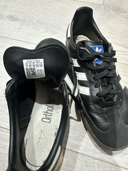 Кросівки бренду adidas