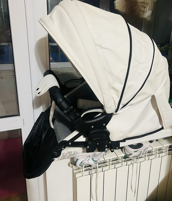 Каляска 2 в 1 біла шкіряна
