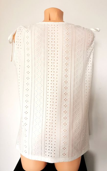 Bluzka ażurowa na ramiączkach