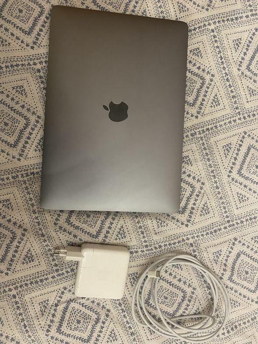 Продам MacBook m1 2020