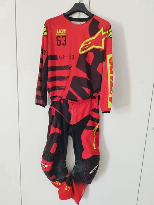 Vários equipamentos de enduro