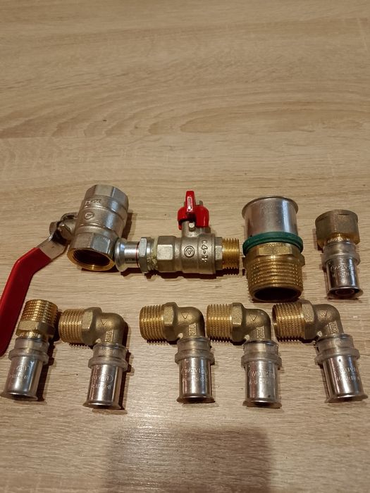 *Wyprzedaż*Zestaw kształtek hydraulicznych.