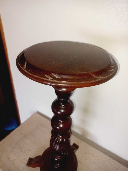 Mesinha em Madeira para apoio de Vasos, etc