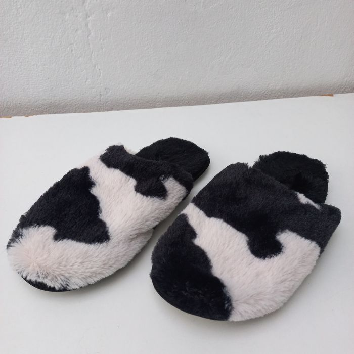 Chinelos branco/preto  Tam.38