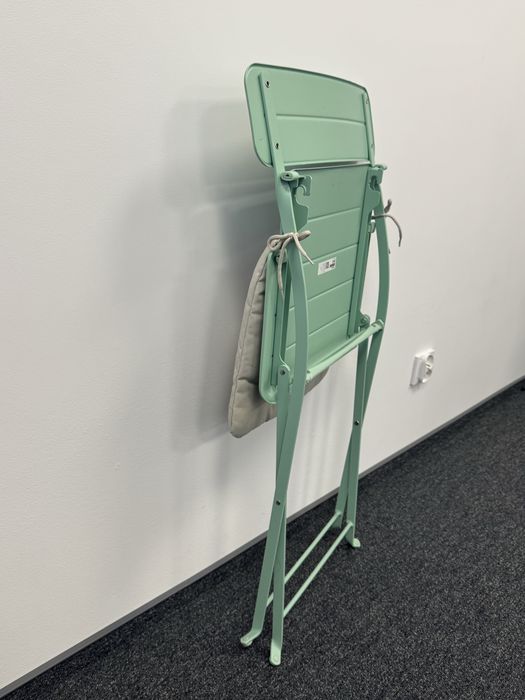 Składane metalowe krzesła z poduszką