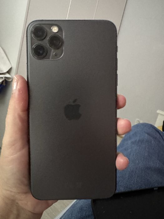 iPhone 11 Pro Max cinzento