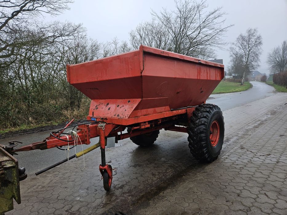 Rozsiewacz wapna bredal 6 ton
