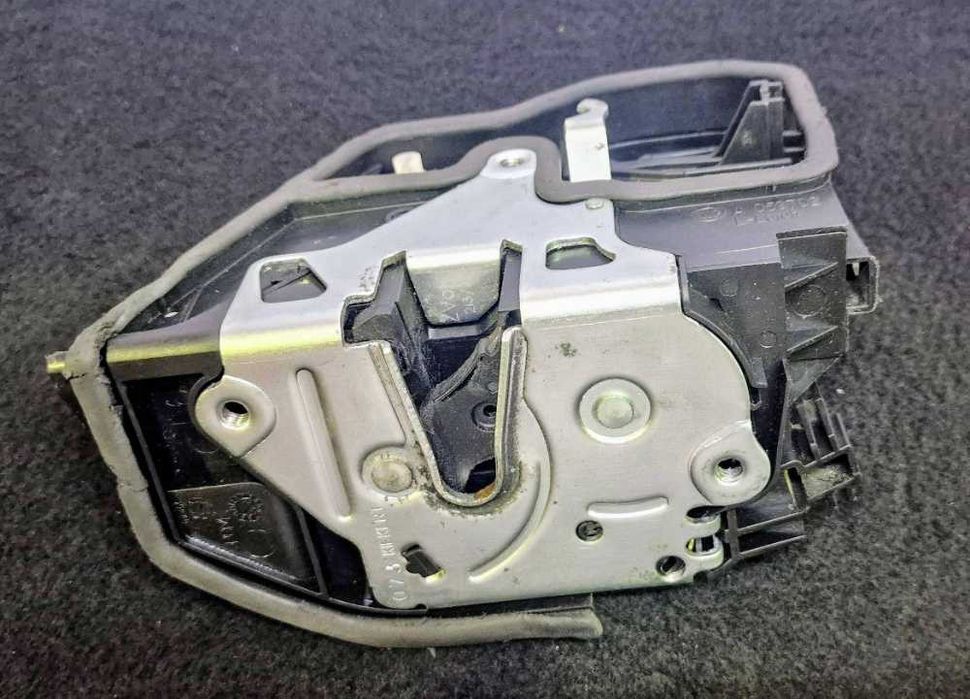 Fechadura / Fecho Porta Frente Esquerdo BMW 1 (F20) ano 2011