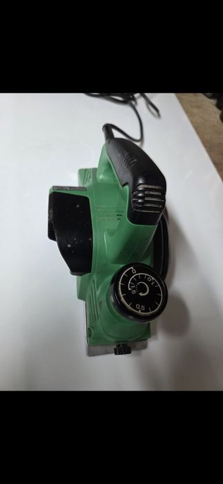 HIKOKI Strug elektryczny do drewna hebel strolarski 82mm 580W
