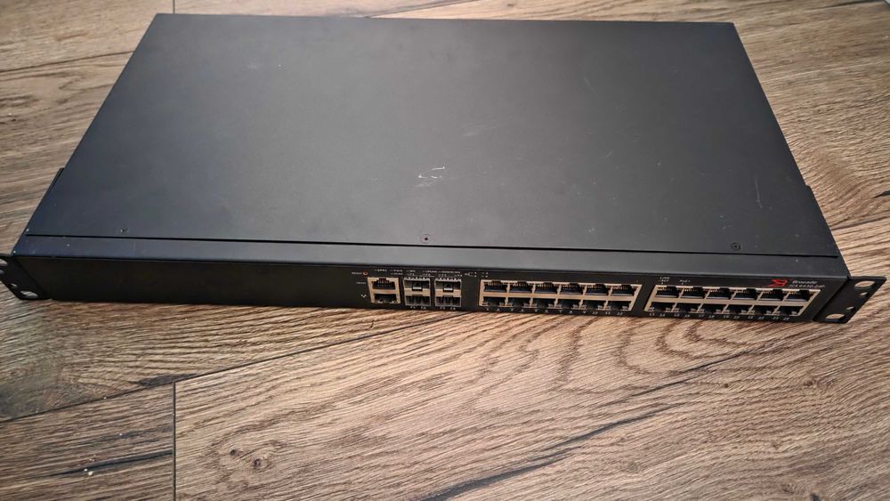 Switch Brocade 24-portowy Gigabit z PoE