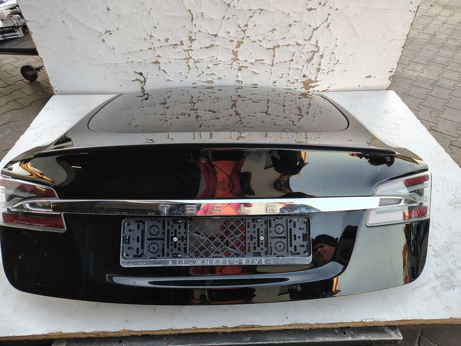Tesla Model S кришка багажника ляда - рест дорест розборка