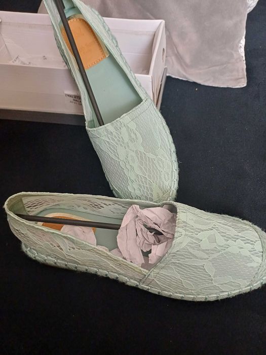 Nowe buty ażurowe