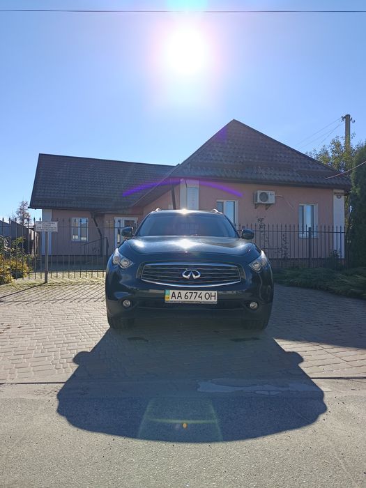 Продам Infiniti FX35