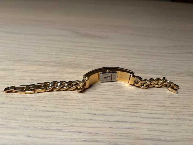 Relógio Pulseira Guess Vintage "G Locket" – Dourado & Cristais – NOVO