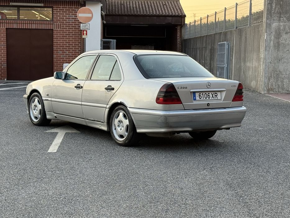 Mercedes-Benz C 200 — fotografia 5